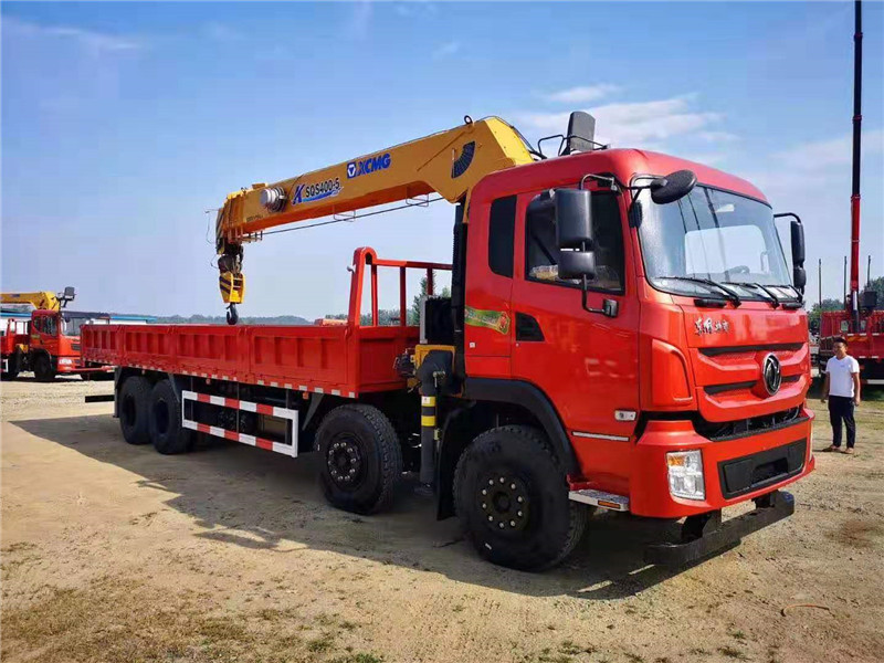 東風(fēng)前四后八隨車(chē)吊